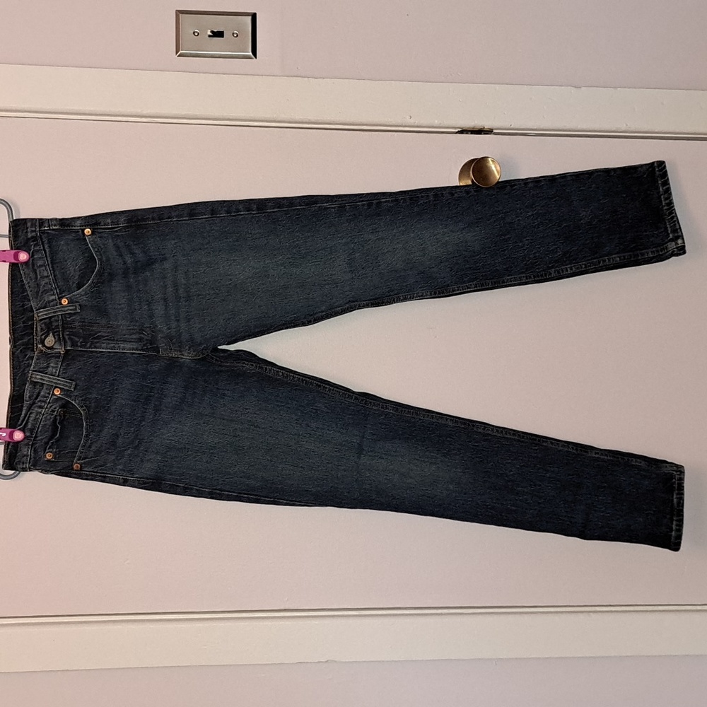 Levis Straight Leg Jean